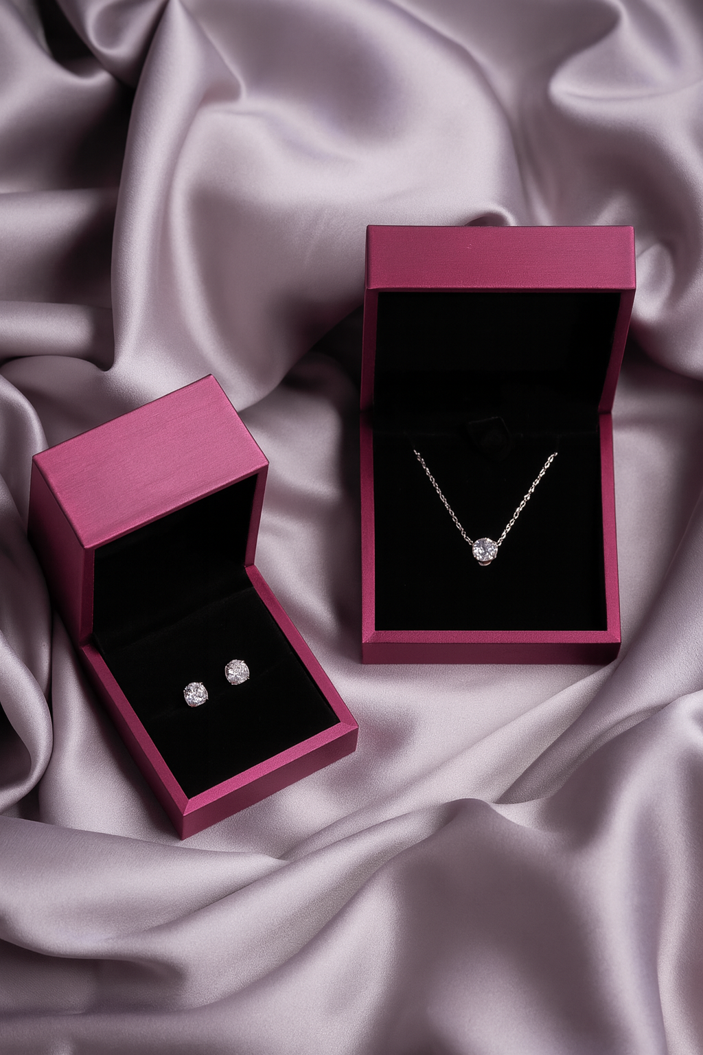Isla Classic Round Solitaire Pendant Necklace