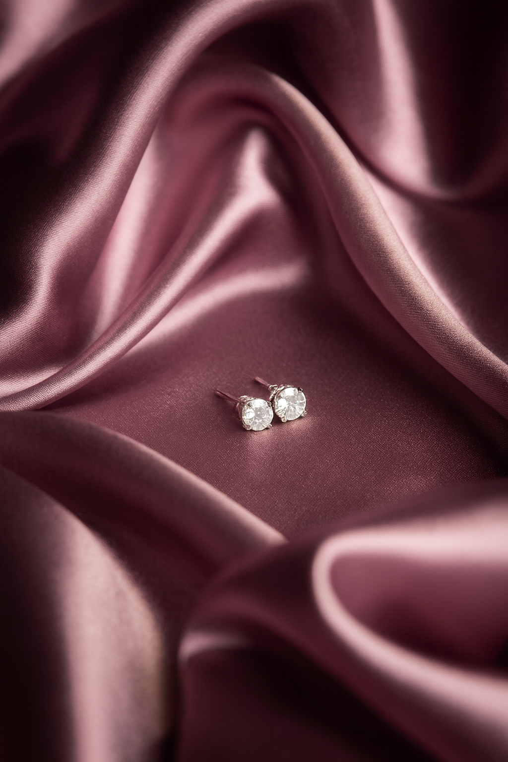 Isla Classic Round Diamond Stud Earrings